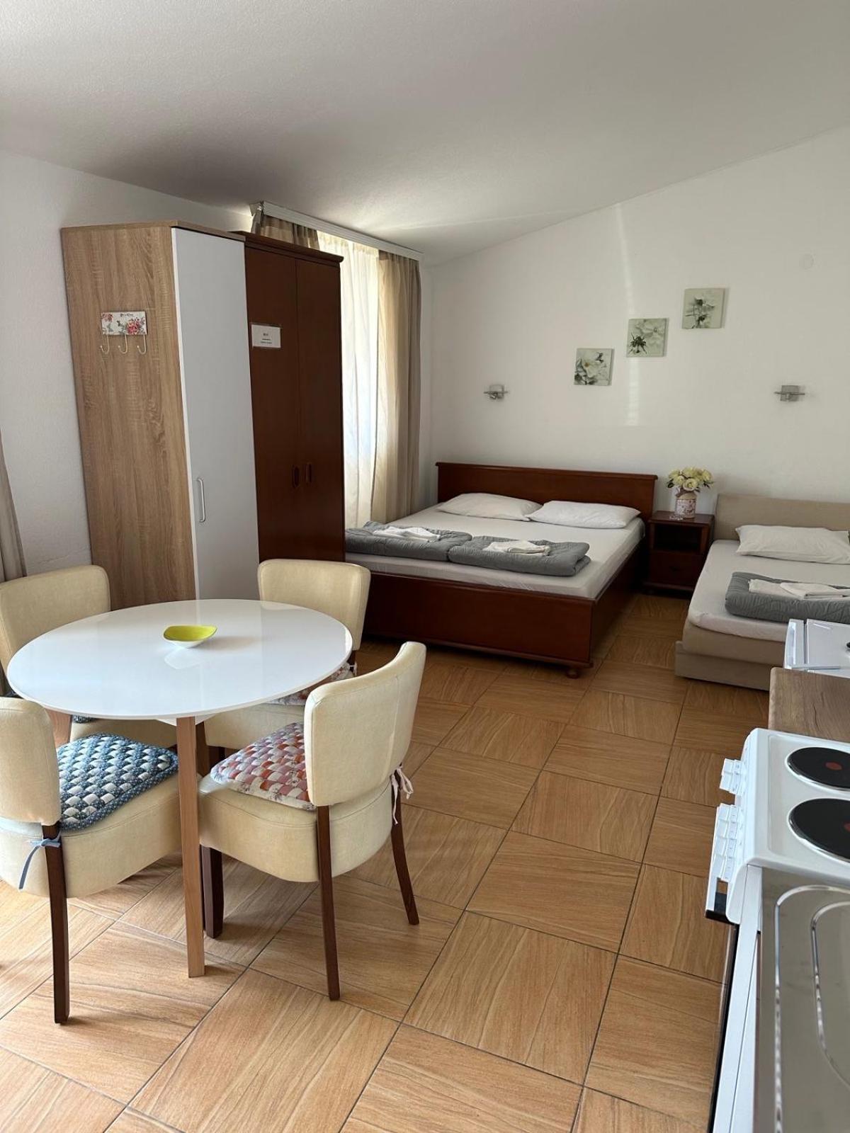 Guest House Andrea Budva Exterior photo